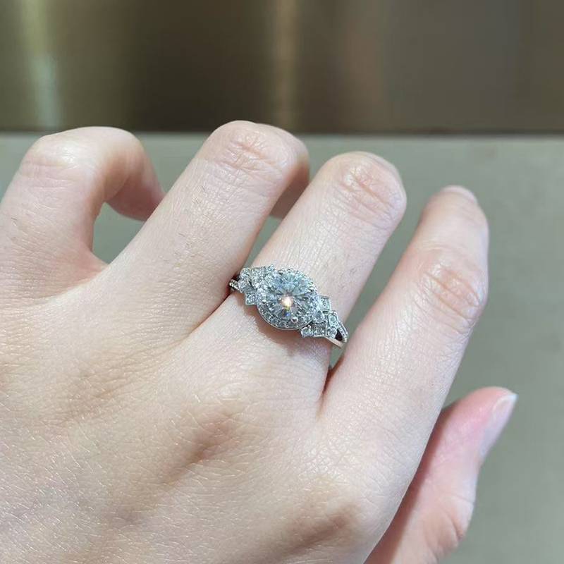 Affordable Luxury圆包Women's RingS925银镀白金定制选款主石Moissanite1.0ct/副石高碳钻